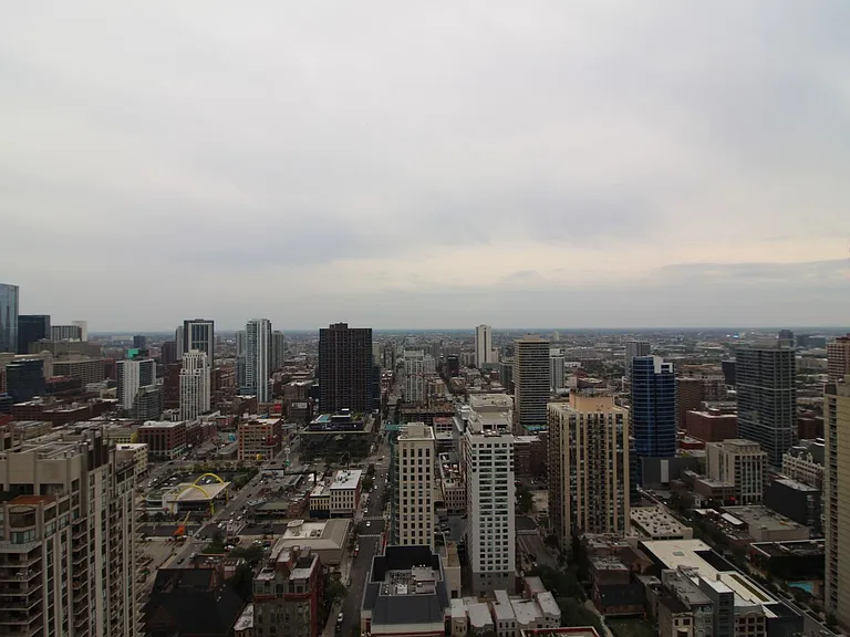 2 E Erie St #1901 — Photo 27