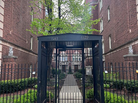 3rd image of 6143 N Hoyne Ave #1W