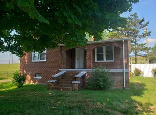 613 Maple St, Glade Spring, VA 24340