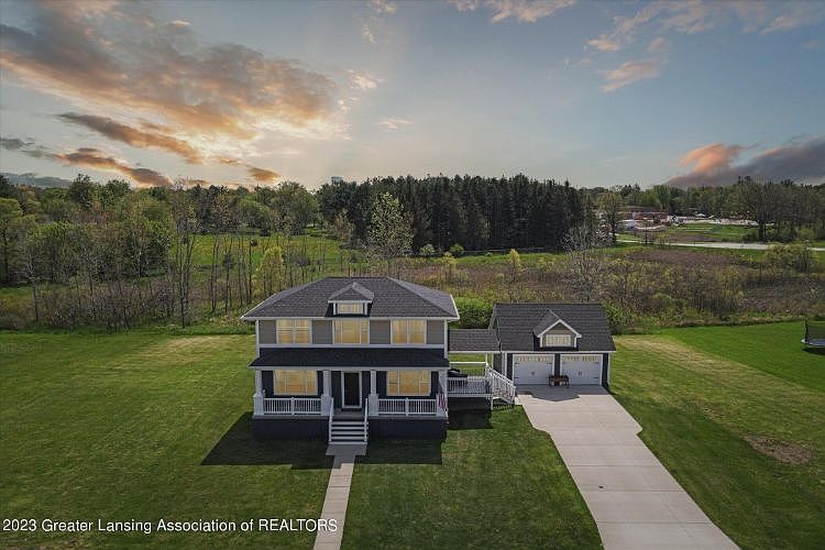 1st image of 614 Oakwood Dr