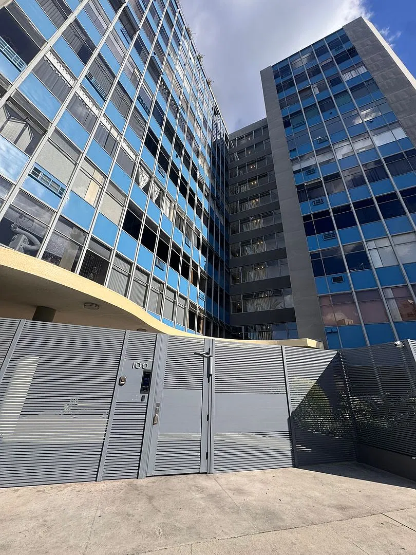 $1,895! Charming 1 Bedroom, 1 Bathroom Apartment in Downtown Long Beach! — Photo 1