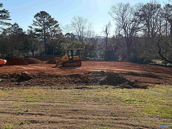 2nd image of 2905 Garth Rd SE