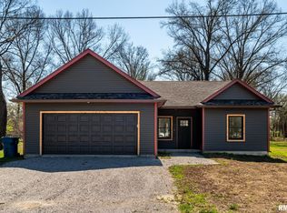 207 Rowatt St, Cambria, IL 62915
