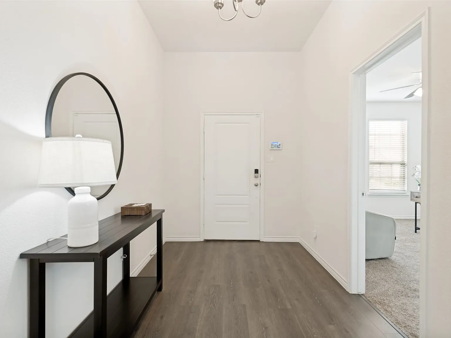 4 bed, 2.0 bath, 2156 sqft, $2,350 — Photo 4