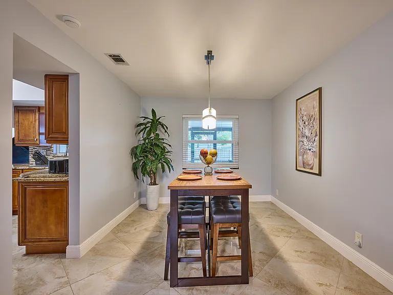 1267 Summerwood Cir — Photo 32