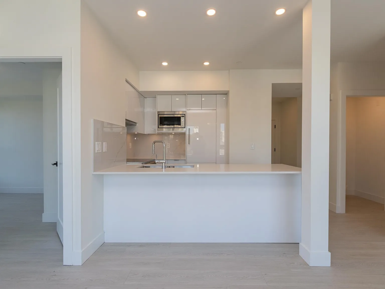 2 bed, 810 sqft, $2,850 — Photo 2