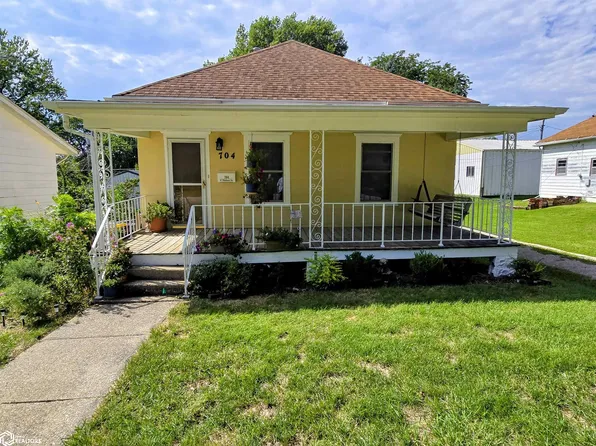 704 N Walnut St, Creston, IA 50801