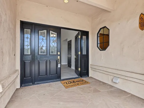 29979 Robbie Ln, Vista, CA 92084