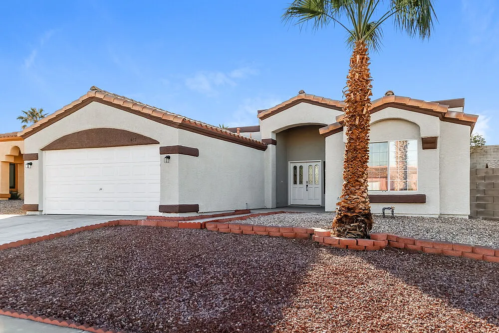 3 bed, 2.0 bath, 1458 sqft, $2,295 — Photo 3