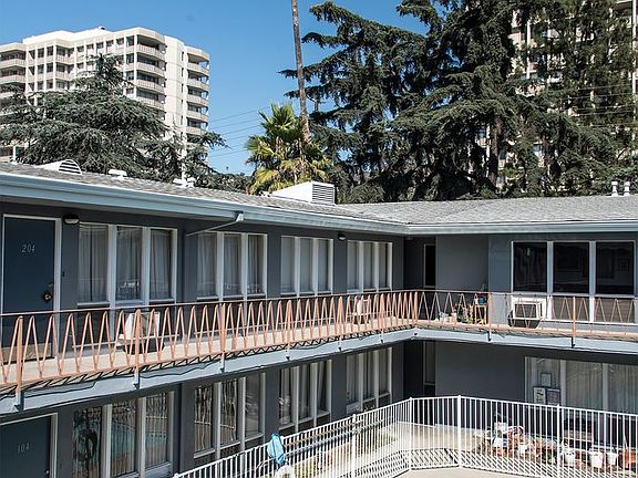 3rd image of 4402 Los Feliz Blvd APT 112