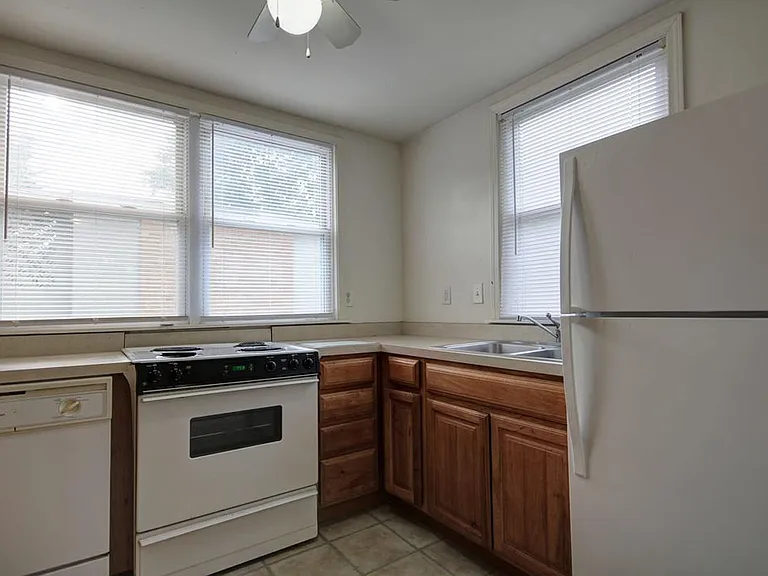 804 W Church St — Photo 24