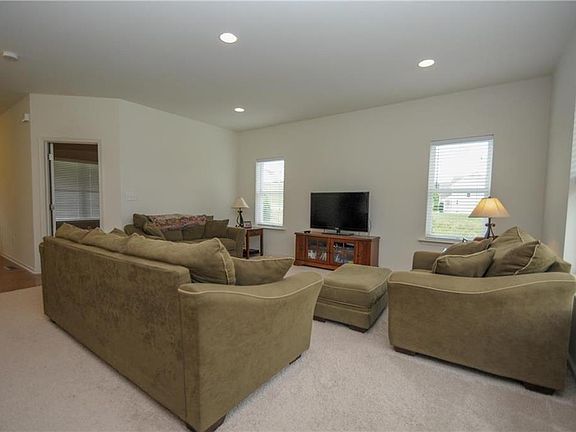 5th image of 134 Country Chase Dr