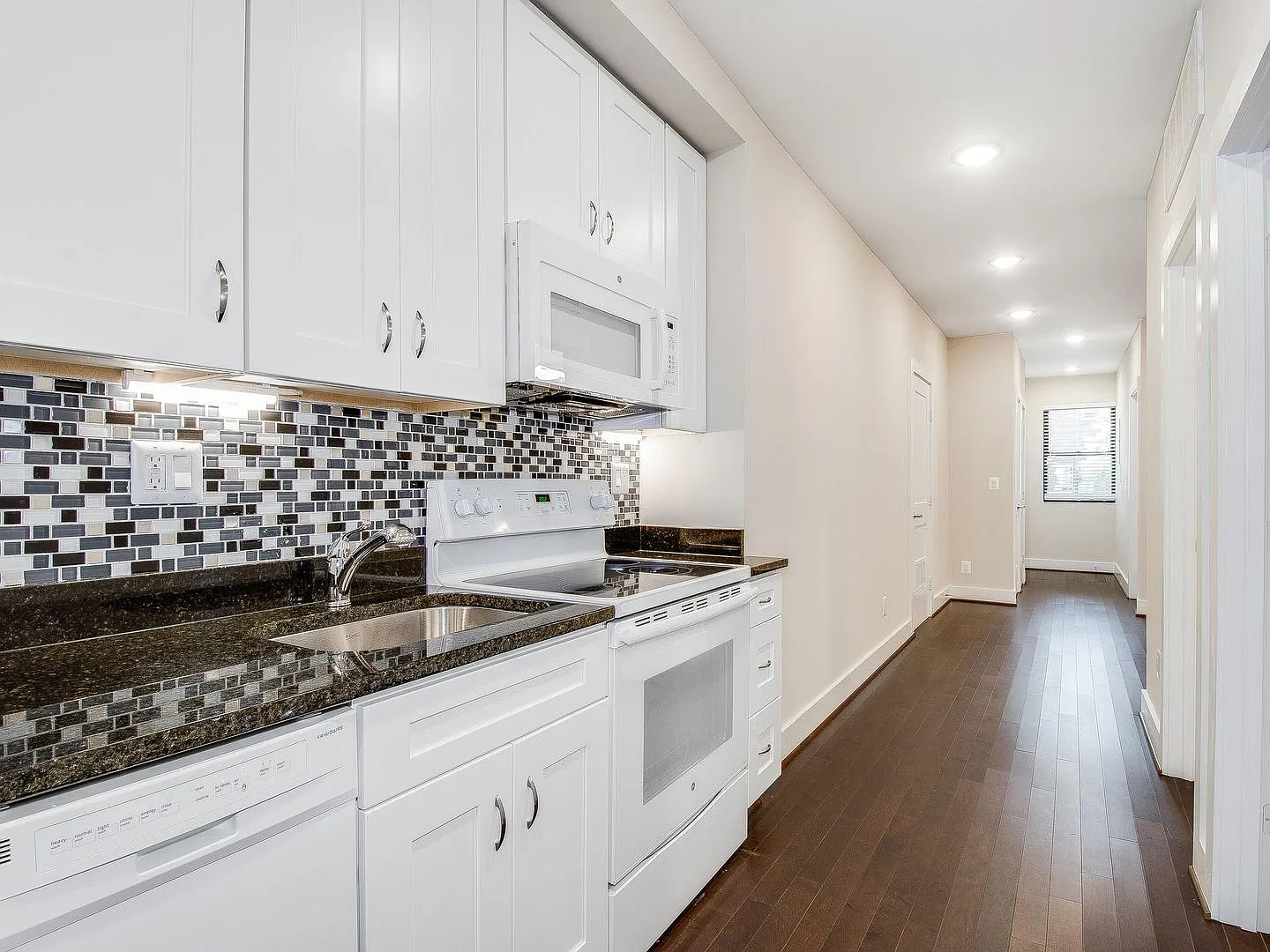 The Angel Condominiums — Photo 2