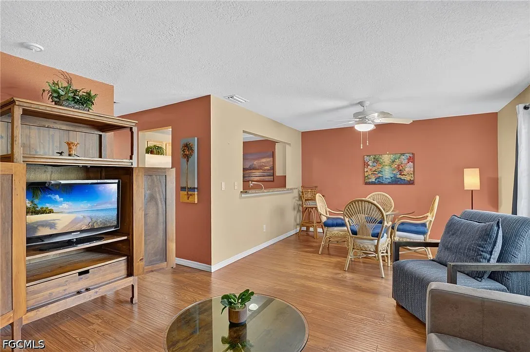 1 bed, 1.0 bath, 659 sqft, $1,249 — Photo 4