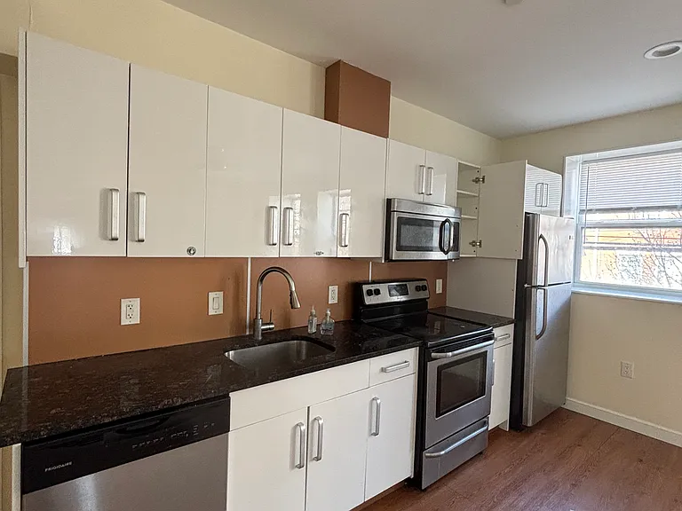 249 S 49th St #209 — Photo 3