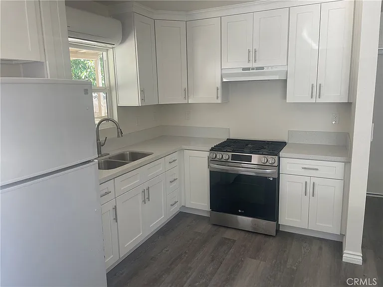 823 W Courtland Dr — Photo 4