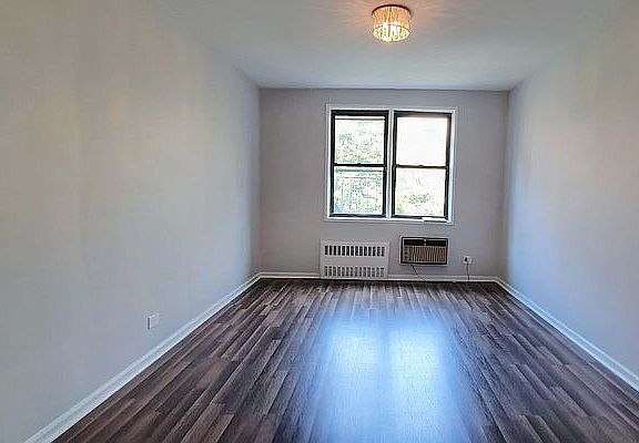 3rd image of 320 E 90th St APT 4B