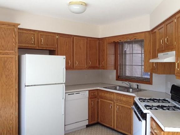 3rd image of 2348 Highland View Dr SE #4