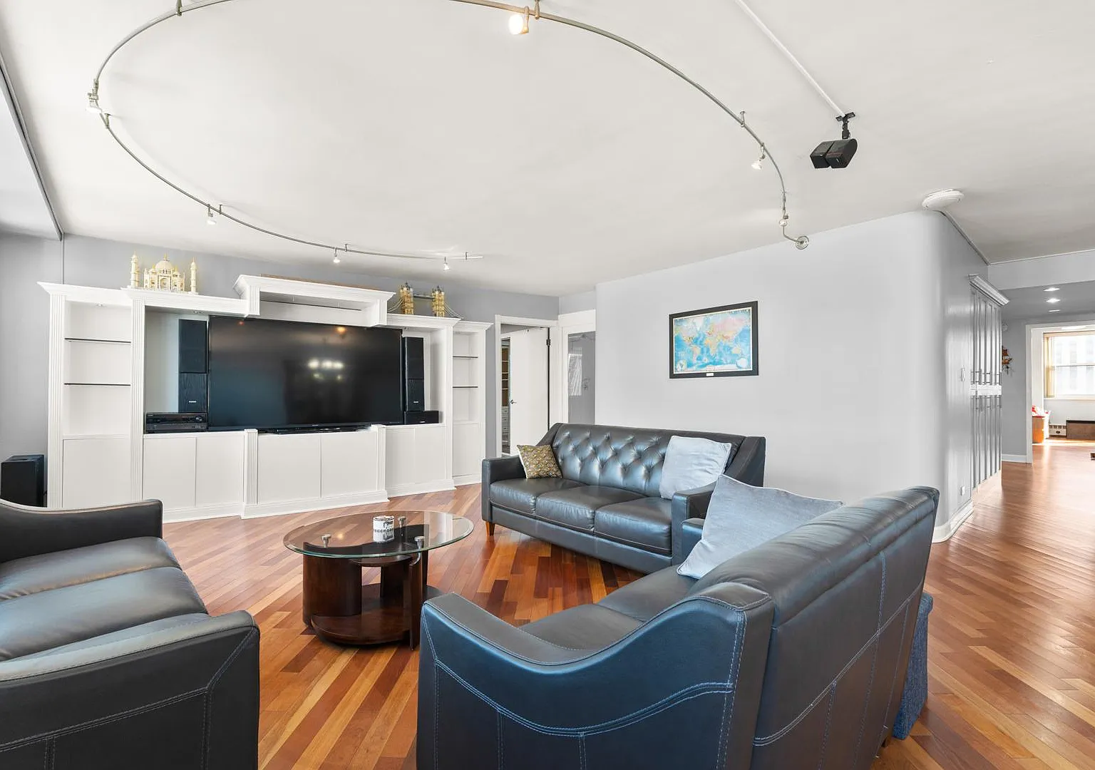 3 bed, 2350 sqft, $6,000 — Photo 4