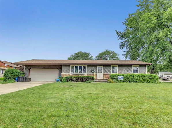 620 Karen Dr, Menasha, WI 54952