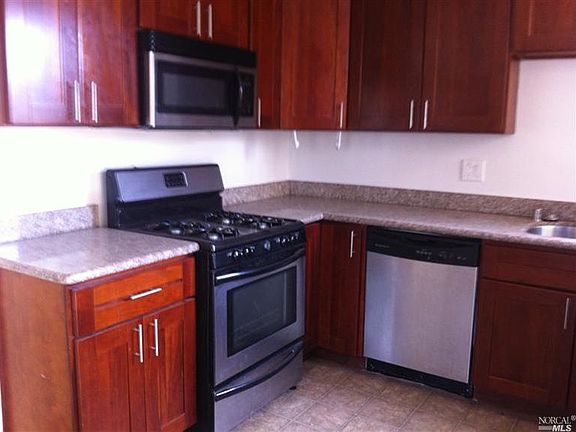 2nd image of 141 Franklin St