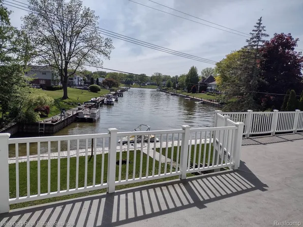 2549 Riverwood Dr, Port Huron, MI 48060