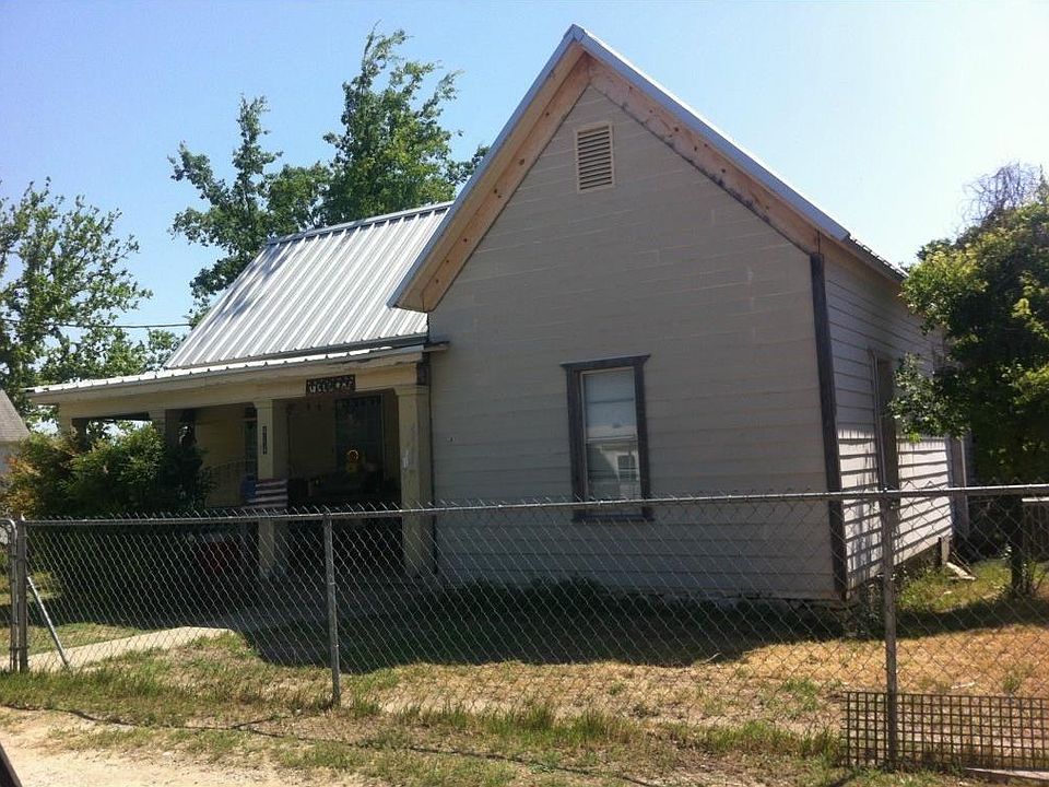 1st image of 414 N Mesquite St