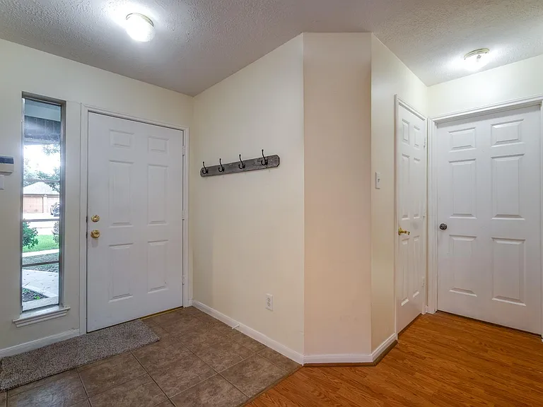 17143 Summer Hollow Dr — Photo 6