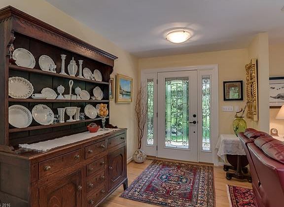 4th image of 105 Brookside Dr