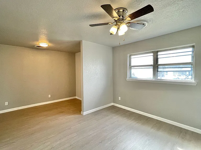 302 Washington St — Photo 20