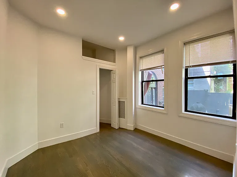 31 Temple St #2F — Photo 8