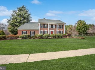 2 W Hawthorne Ct, Newark, DE 19702