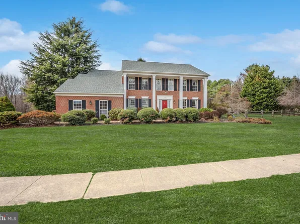 2 W Hawthorne Ct, Newark, DE 19702