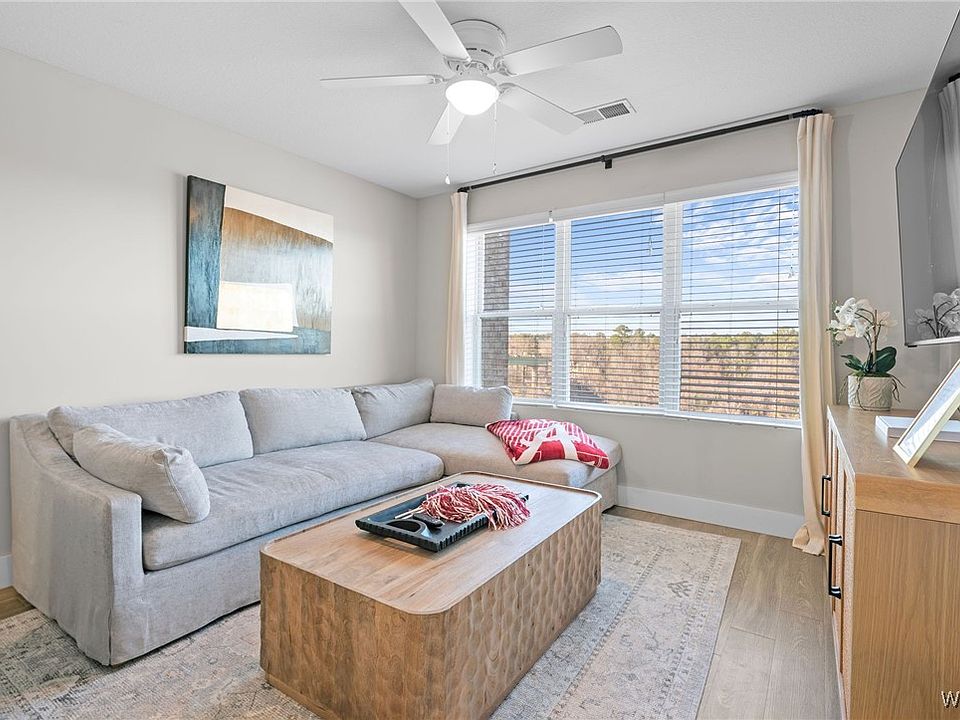 1st image of 680 6th Ave NE APT 5302