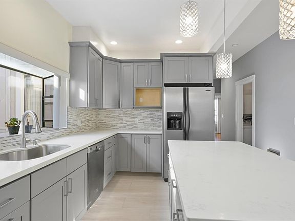 4th image of 3810 Divisadero St APT 5