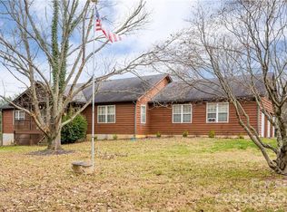 711 Crest Rd, Flat Rock, NC 28731