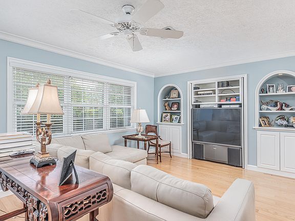 5th image of 2029 SE Bisbee St