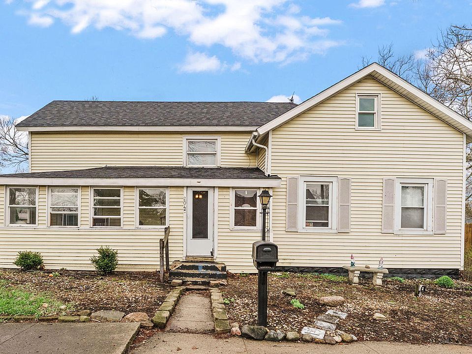 1st image of 204 S 1st St