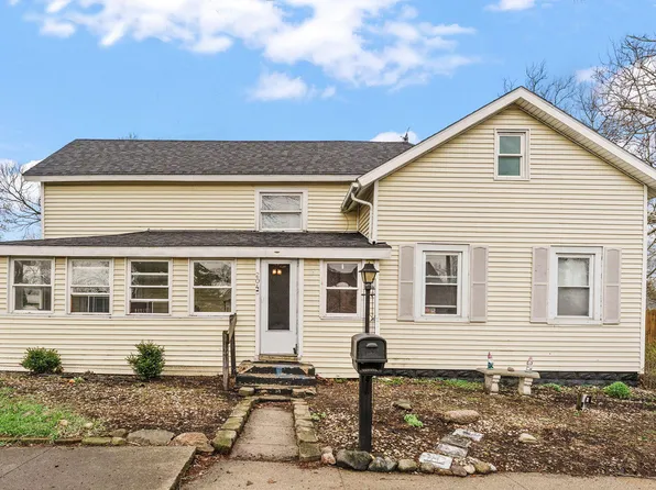 204 S 1st St, Kentland, IN 47951