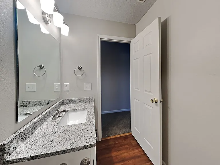 1698 Prairieview Ln — Photo 21