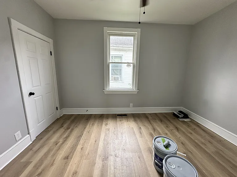 2309 Elbe Ave — Photo 2