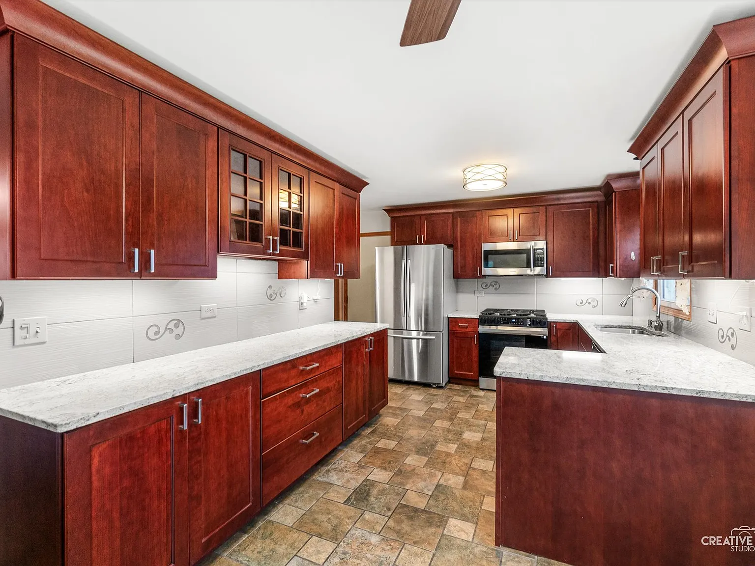 4 bed, 1980 sqft, $3,500 — Photo 4