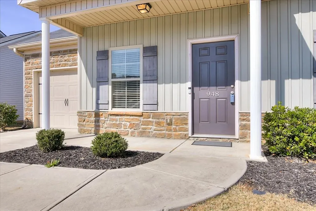 3 bed, 1338 sqft, $1,650 — Photo 4