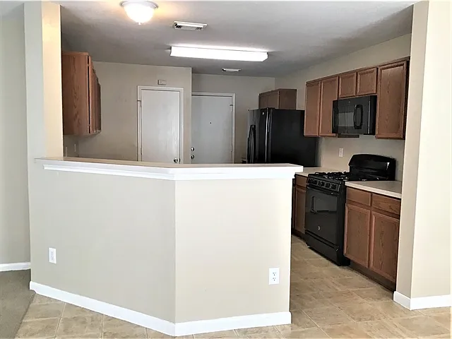 16311 Hayesford Ln — Photo 3