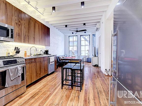 2nd image of 86 E 10th St APT 3