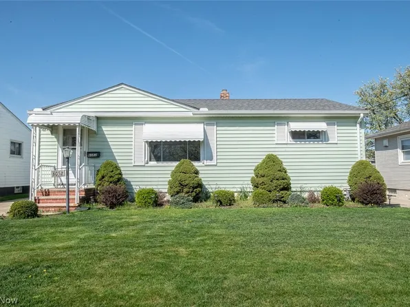 6052 Pickway Dr, Brookpark, OH 44142