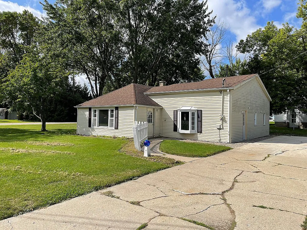 401 Cambridge St photo 1