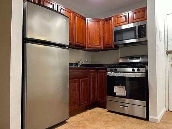 5th image of 1364 E 92nd St #100