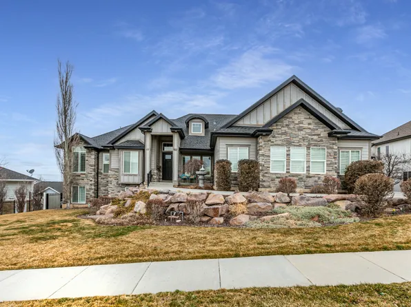 977 S Parkway Dr E, North Salt Lake, UT 84054