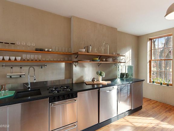3rd image of 352 W 12th St #3CD